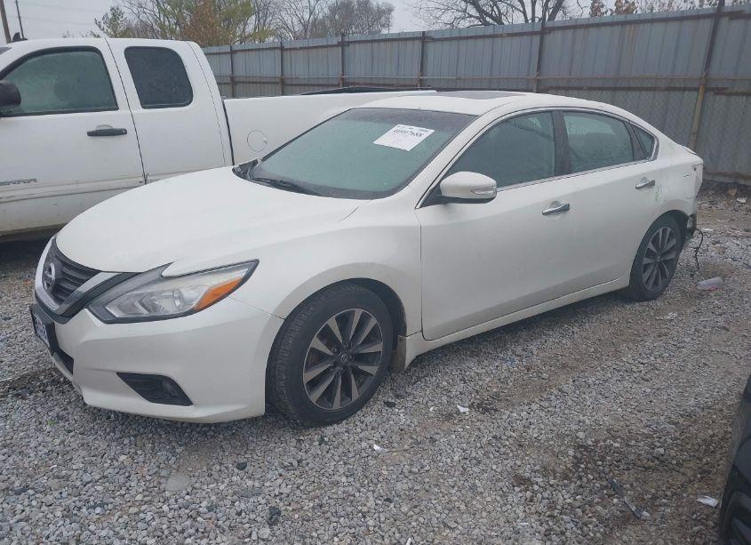 Photo 2 of 2016 Nissan Altima 2.5 SV (VIN 1N4AL3AP1GC211859)