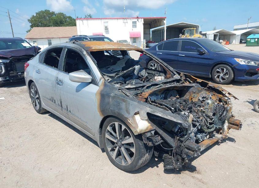 2016 Nissan Altima 2.5 SR (VIN 1N4AL3AP1GC264531) main photo
