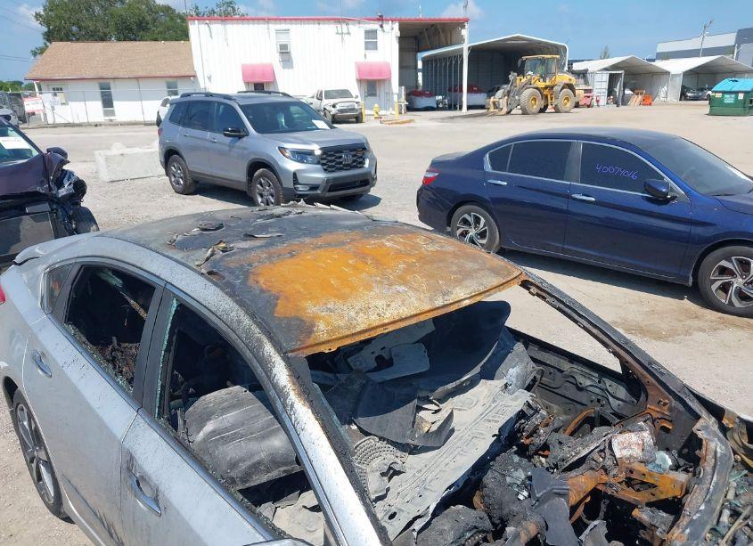 Photo 11 of 2016 Nissan Altima 2.5 SR (VIN 1N4AL3AP1GC264531)