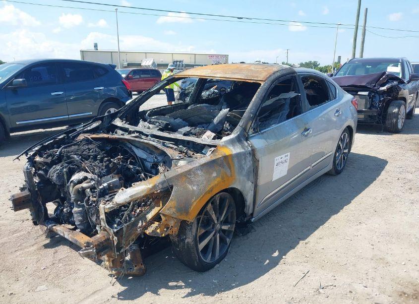 Photo 2 of 2016 Nissan Altima 2.5 SR (VIN 1N4AL3AP1GC264531)