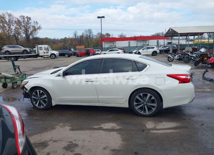 Photo 15 of 2016 Nissan Altima 2.5 SR (VIN 1N4AL3AP1GC272757)