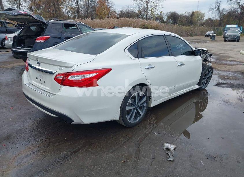 Photo 4 of 2016 Nissan Altima 2.5 SR (VIN 1N4AL3AP1GC272757)