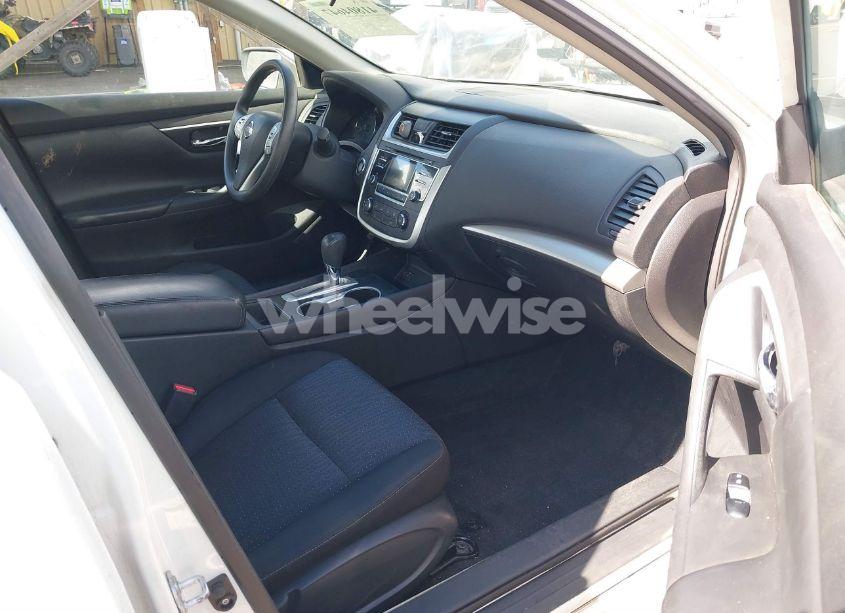 Photo 5 of 2016 Nissan Altima 2.5/2.5 S/2.5 SL/2.5 SR/2.5 SV (VIN 1N4AL3AP1GN305423)