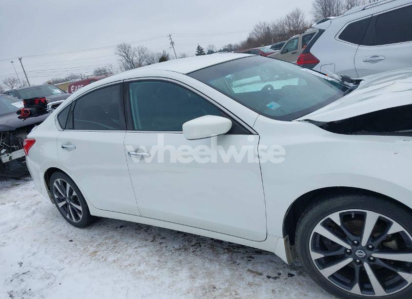 Photo 13 of 2016 Nissan Altima 2.5 SR (VIN 1N4AL3AP1GN383538)