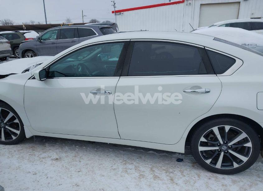 Photo 14 of 2016 Nissan Altima 2.5 SR (VIN 1N4AL3AP1GN383538)