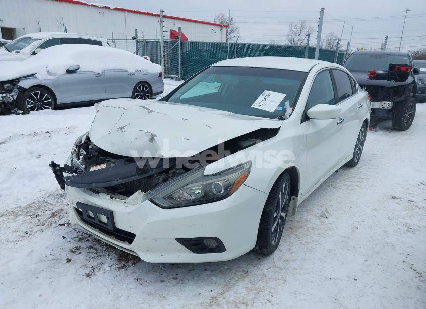 Photo 2 of 2016 Nissan Altima 2.5 SR (VIN 1N4AL3AP1GN383538)