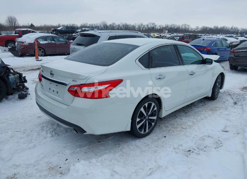 Photo 4 of 2016 Nissan Altima 2.5 SR (VIN 1N4AL3AP1GN383538)