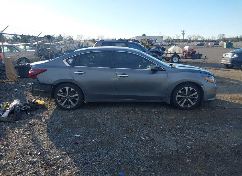 Photo 14 of 2017 Nissan Altima 2.5 SR (VIN 1N4AL3AP1HC122164)