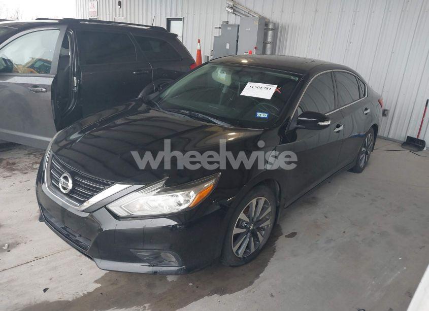 Photo 2 of 2017 Nissan Altima 2.5 SV (VIN 1N4AL3AP1HC129065)