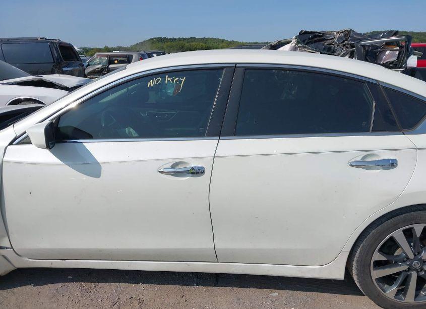 Photo 14 of 2017 Nissan Altima 2.5 SR (VIN 1N4AL3AP1HC160249)