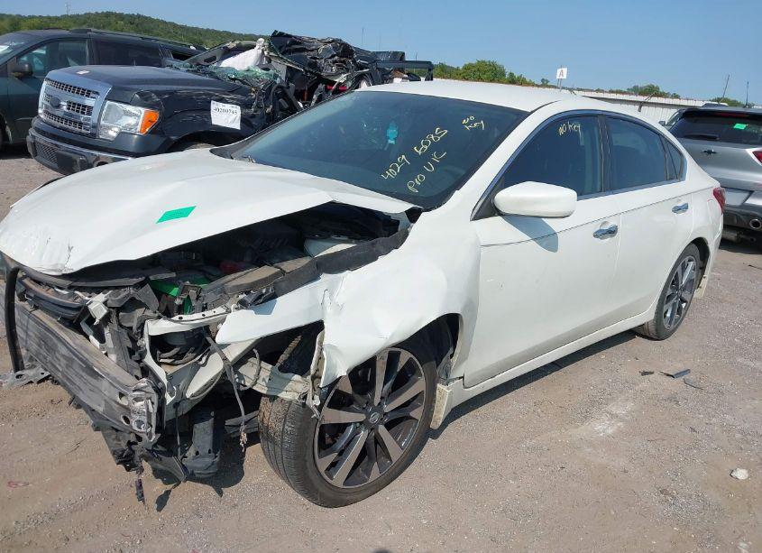 Photo 2 of 2017 Nissan Altima 2.5 SR (VIN 1N4AL3AP1HC160249)