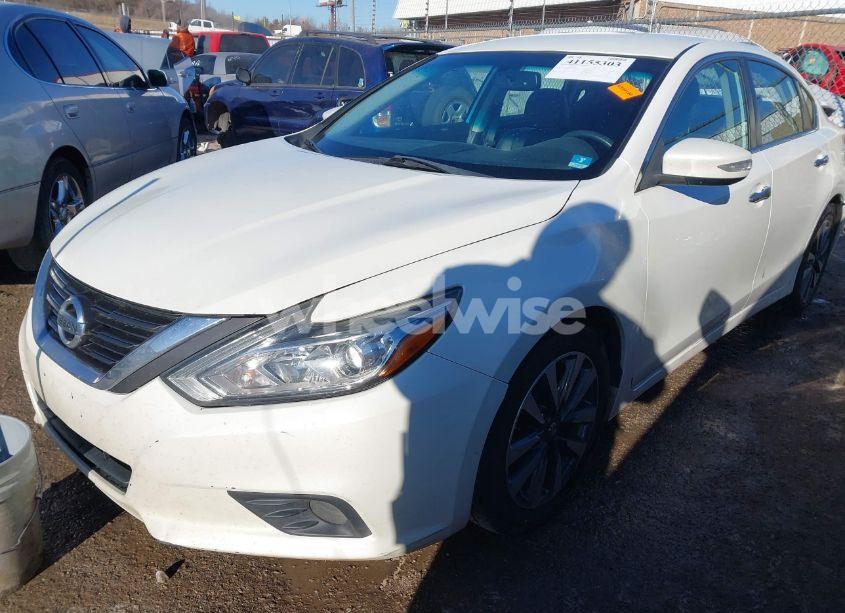 Photo 2 of 2017 Nissan Altima 2.5 SL (VIN 1N4AL3AP1HC171557)