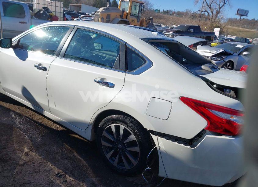 Photo 3 of 2017 Nissan Altima 2.5 SL (VIN 1N4AL3AP1HC171557)