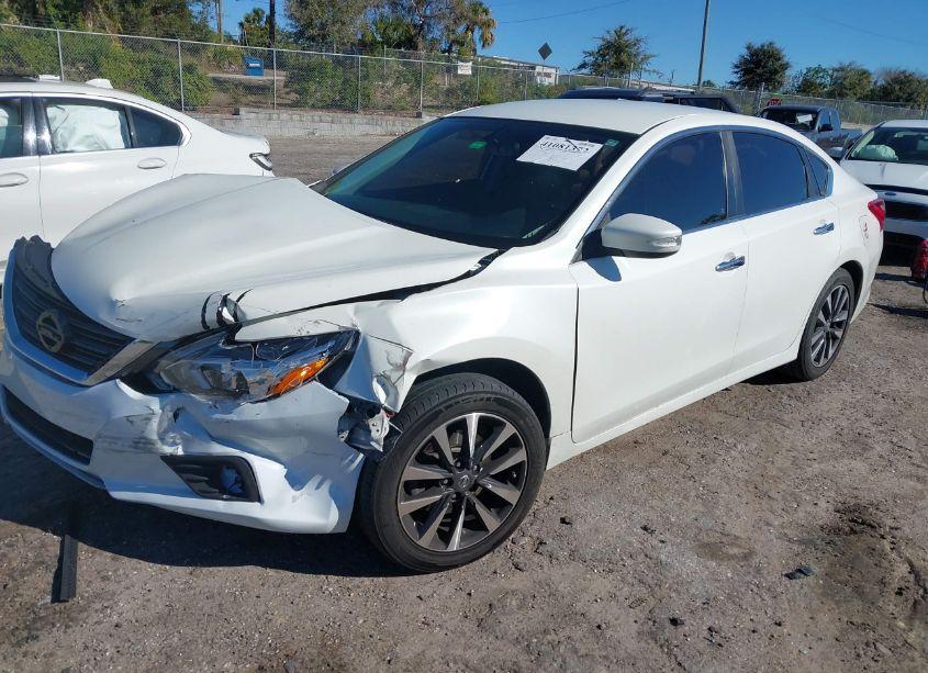 Photo 2 of 2017 Nissan Altima 2.5 SL (VIN 1N4AL3AP1HC186642)