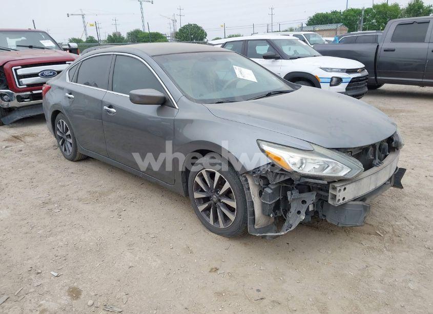 2017 Nissan Altima 2.5 SV (VIN 1N4AL3AP1HC190366) main photo