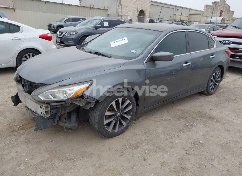 Photo 2 of 2017 Nissan Altima 2.5 SV (VIN 1N4AL3AP1HC190366)