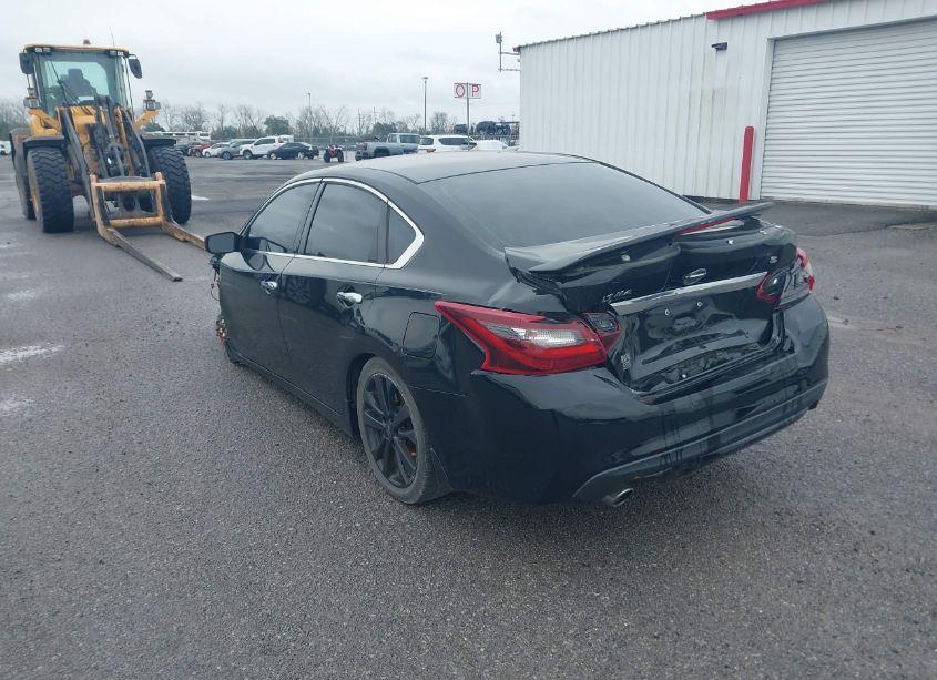 Photo 3 of 2017 Nissan Altima 2.5 SR (VIN 1N4AL3AP1HC205934)