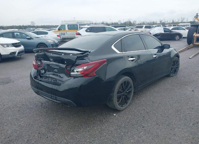 Photo 4 of 2017 Nissan Altima 2.5 SR (VIN 1N4AL3AP1HC205934)