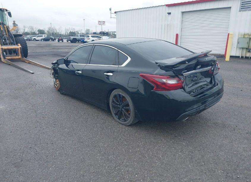 Photo 6 of 2017 Nissan Altima 2.5 SR (VIN 1N4AL3AP1HC205934)