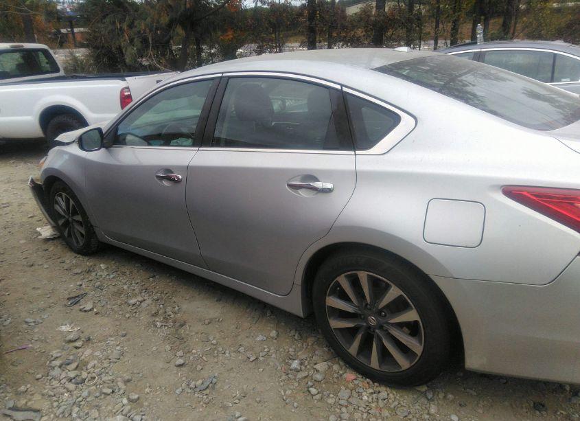 Photo 13 of 2017 Nissan Altima 2.5 SL (VIN 1N4AL3AP1HC213788)