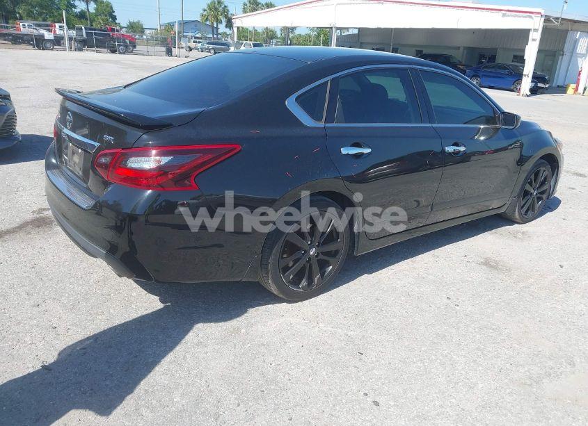 Photo 4 of 2017 Nissan Altima 2.5 SR (VIN 1N4AL3AP1HC242627)