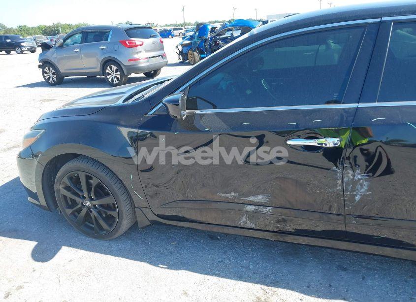 Photo 6 of 2017 Nissan Altima 2.5 SR (VIN 1N4AL3AP1HC242627)