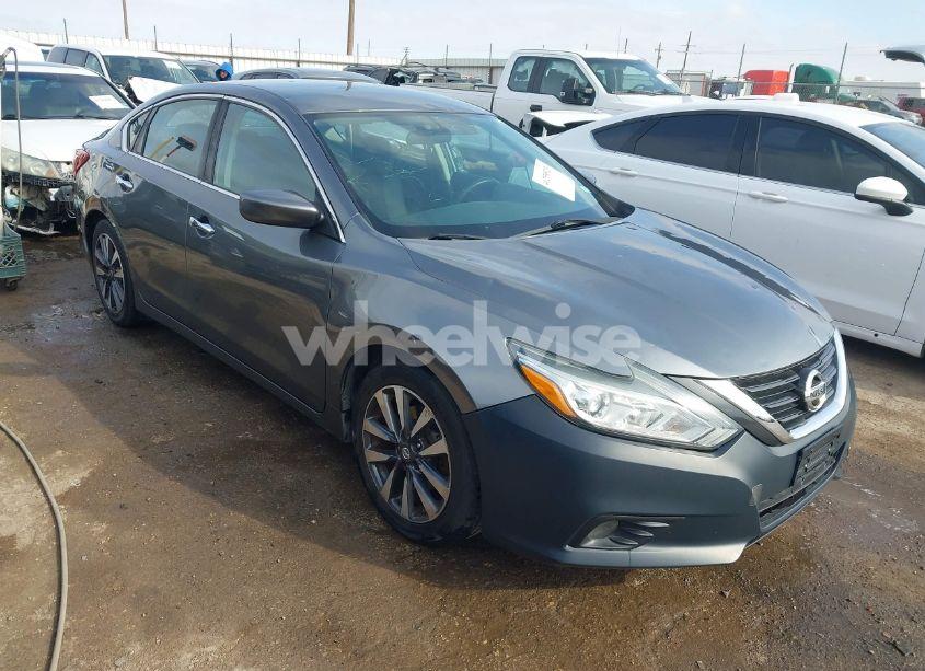 2017 Nissan Altima 2.5 SV (VIN 1N4AL3AP1HC286269) main photo