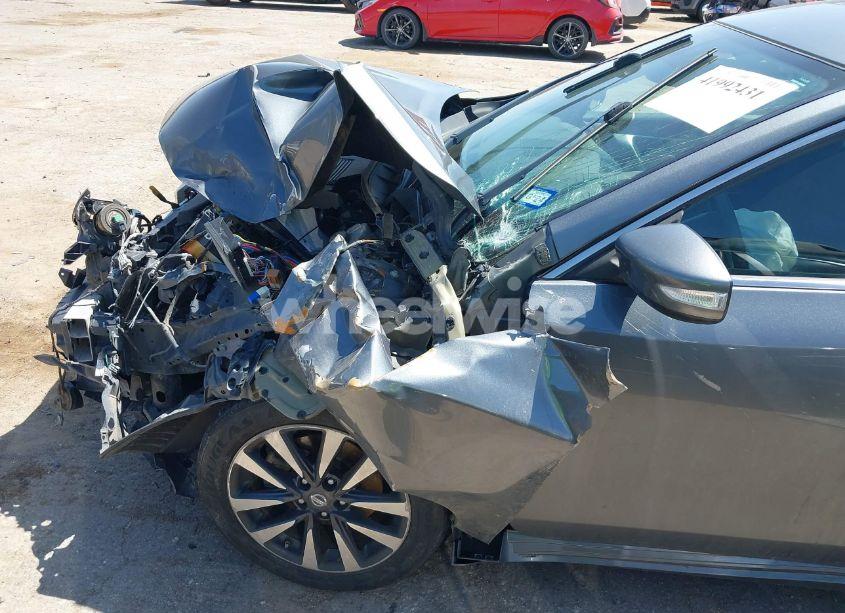 Photo 6 of 2017 Nissan Altima 2.5 SV (VIN 1N4AL3AP1HC297434)