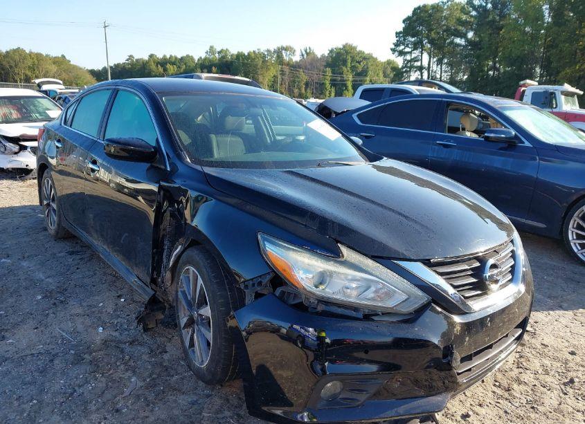 2017 Nissan Altima 2.5 SV (VIN 1N4AL3AP1HC474385) main photo