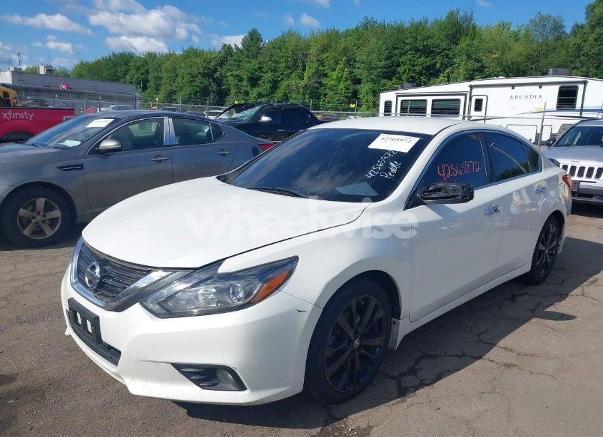 Photo 2 of 2017 Nissan Altima 2.5 SR (VIN 1N4AL3AP1HC482793)