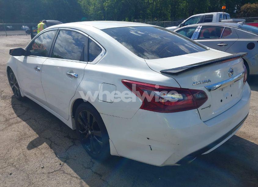 Photo 3 of 2017 Nissan Altima 2.5 SR (VIN 1N4AL3AP1HC482793)