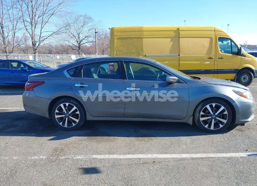 Photo 13 of 2017 Nissan Altima 2.5 SR (VIN 1N4AL3AP1HC489534)