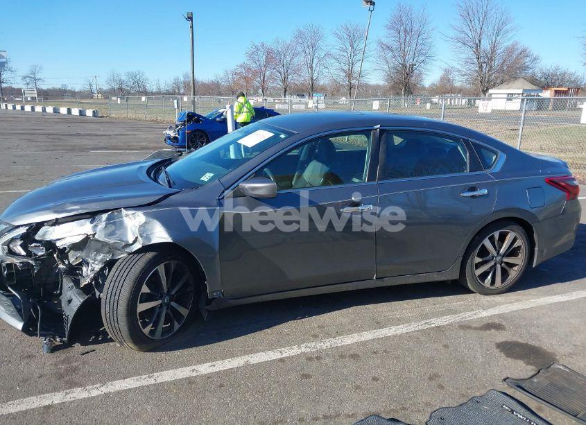 Photo 14 of 2017 Nissan Altima 2.5 SR (VIN 1N4AL3AP1HC489534)