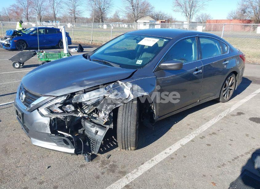 Photo 2 of 2017 Nissan Altima 2.5 SR (VIN 1N4AL3AP1HC489534)