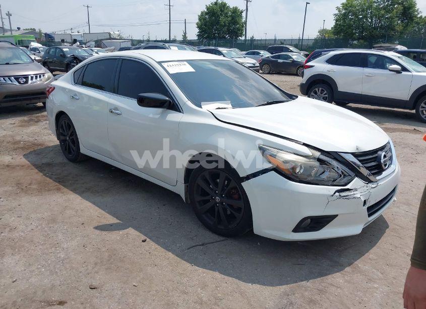 2017 Nissan Altima 2.5 SR (VIN 1N4AL3AP1HC494166) main photo