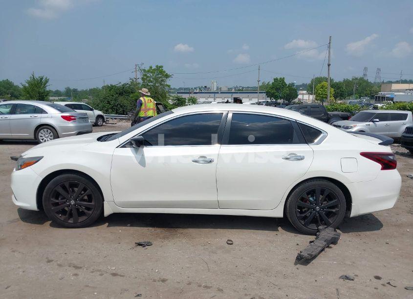 Photo 13 of 2017 Nissan Altima 2.5 SR (VIN 1N4AL3AP1HC494166)