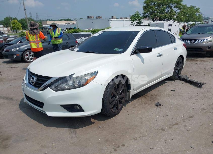 Photo 2 of 2017 Nissan Altima 2.5 SR (VIN 1N4AL3AP1HC494166)