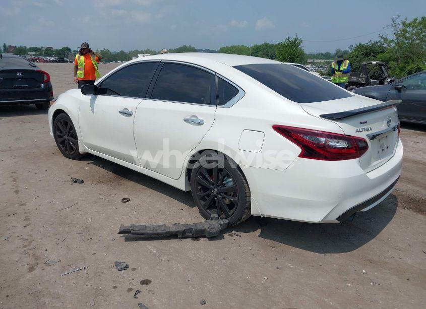 Photo 3 of 2017 Nissan Altima 2.5 SR (VIN 1N4AL3AP1HC494166)