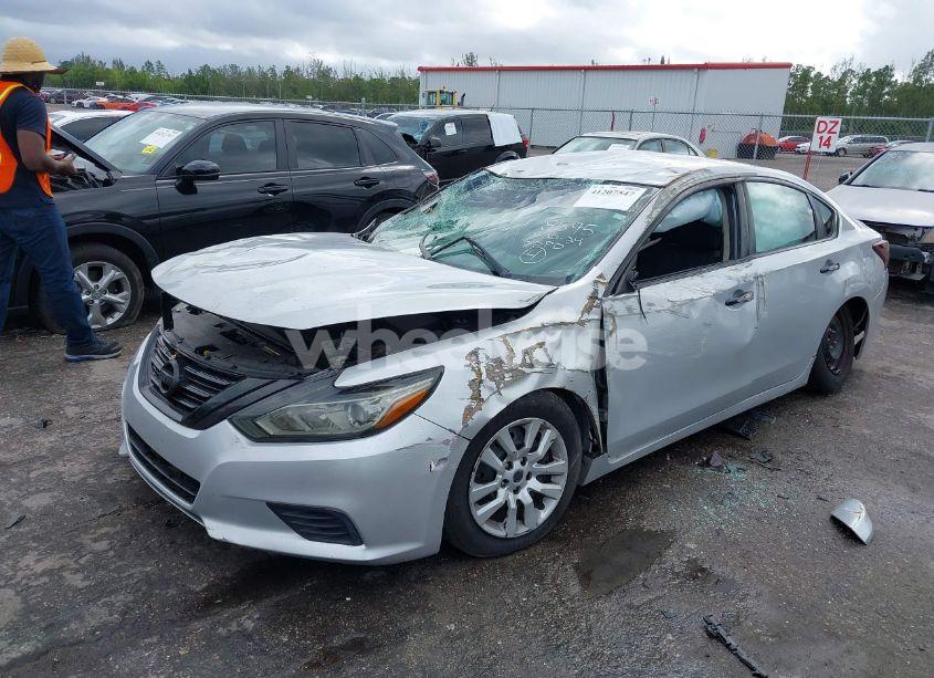 Photo 2 of 2017 Nissan Altima 2.5 S (VIN 1N4AL3AP1HN348595)
