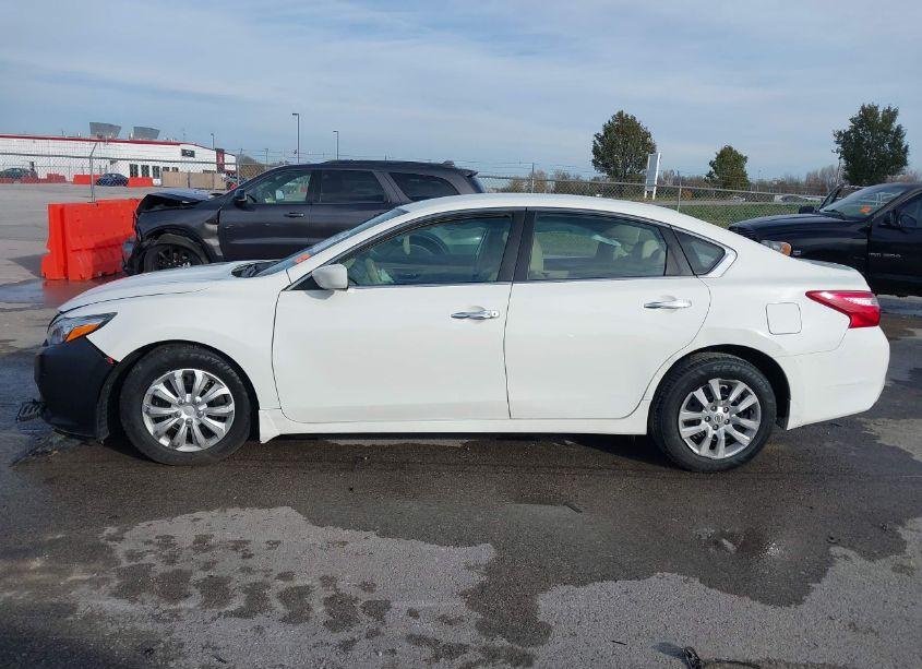 Photo 15 of 2017 Nissan Altima 2.5 S (VIN 1N4AL3AP1HN349066)