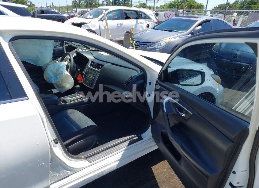 Photo 5 of 2017 Nissan Altima 2.5 S (VIN 1N4AL3AP1HN364103)