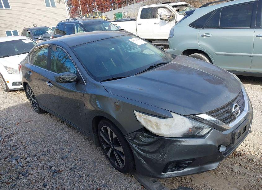 2018 Nissan Altima 2.5 SR (VIN 1N4AL3AP1JC112563) main photo