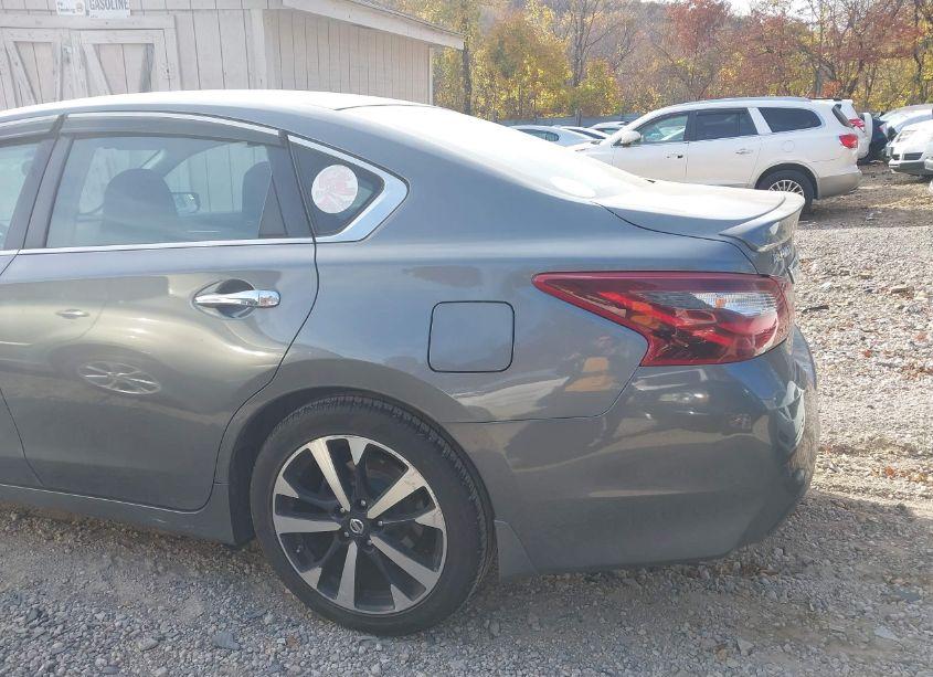 Photo 15 of 2018 Nissan Altima 2.5 SR (VIN 1N4AL3AP1JC112563)