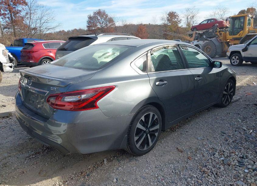 Photo 4 of 2018 Nissan Altima 2.5 SR (VIN 1N4AL3AP1JC112563)