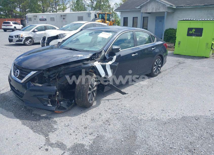 Photo 2 of 2018 Nissan Altima 2.5 SL (VIN 1N4AL3AP1JC117522)