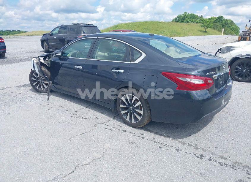 Photo 3 of 2018 Nissan Altima 2.5 SL (VIN 1N4AL3AP1JC117522)