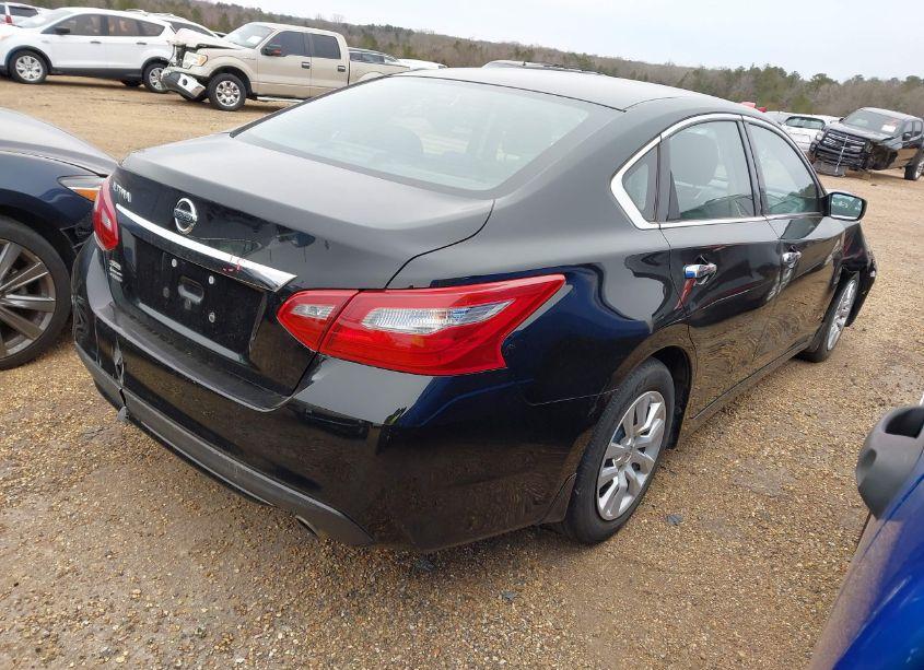 Photo 4 of 2018 Nissan Altima 2.5 S (VIN 1N4AL3AP1JC129587)