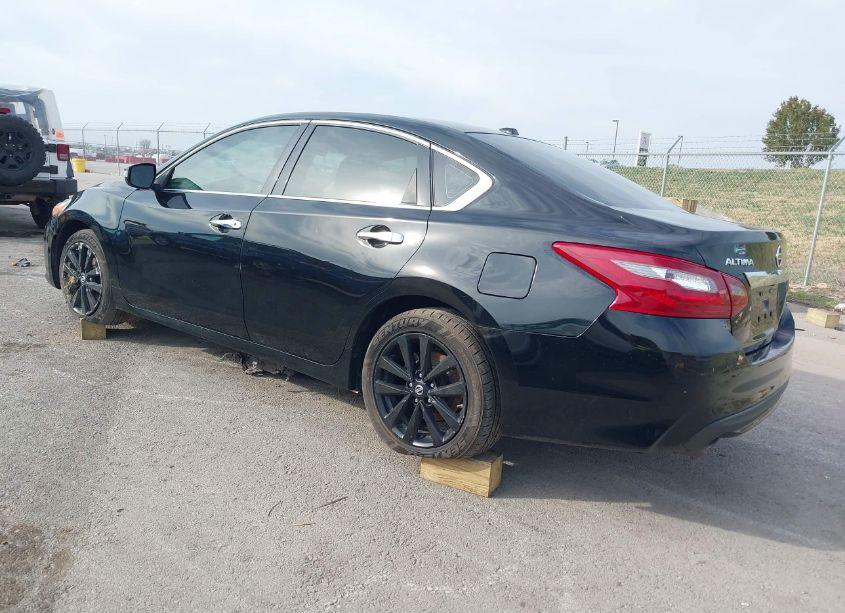 Photo 3 of 2018 Nissan Altima 2.5 SL (VIN 1N4AL3AP1JC139522)