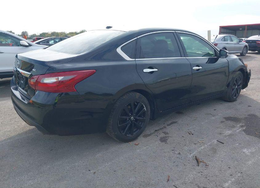 Photo 4 of 2018 Nissan Altima 2.5 SL (VIN 1N4AL3AP1JC139522)