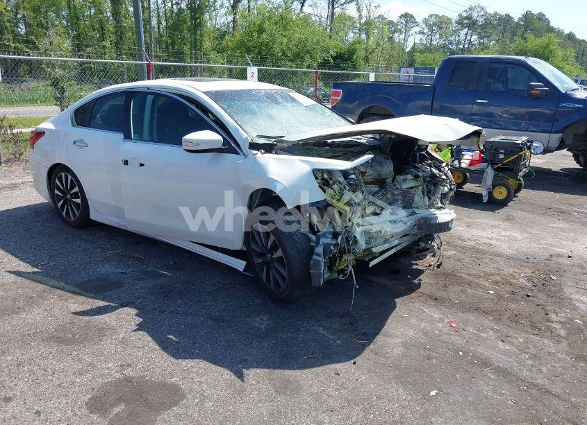 2018 Nissan Altima 2.5 SV (VIN 1N4AL3AP1JC146521) main photo